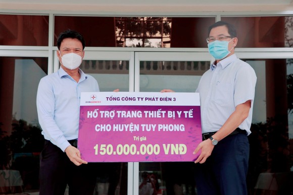 Tổng Công ty Phát điện 3 trao tặng trang thiết bị y tế cho công tác phòng, chống dịch Covid-19 tại Bình Thuận ảnh 1