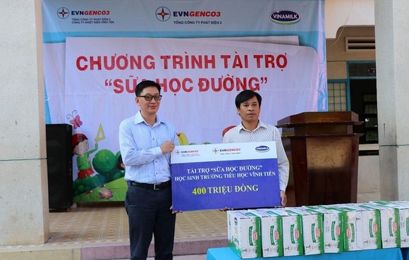 Nhiệt điện Vĩnh Tân trao tặng hơn 118.000 hộp sữa cho học sinh Bình Thuận ảnh 1