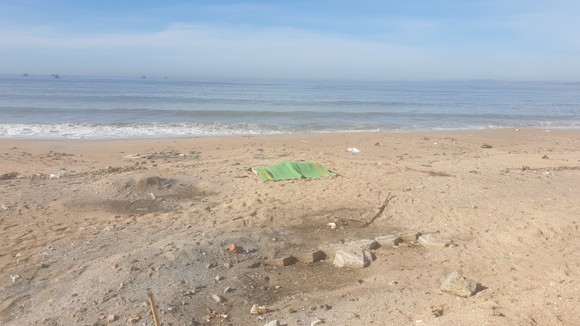 Điều tra vụ người đàn ông tử vong trên bãi biển Phan Thiết ảnh 1