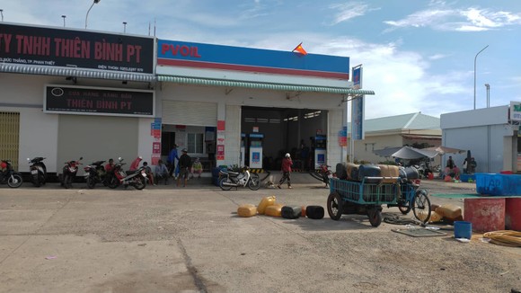 Thiếu hụt nguồn dầu vào thời điểm khai thác chính vụ, ngư dân Bình Thuận lao đao ảnh 3