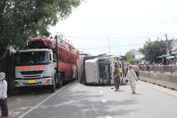 Bình Thuận: Xe tải tông hàng loạt xe máy, xe đạp làm 2 người tử vong tại chỗ ảnh 3