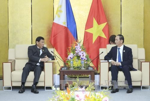 Chủ tịch nước Trần Đại Quang gặp song phương Tổng thống Philippines Rodrigo Duterte. Ảnh: TTXVN