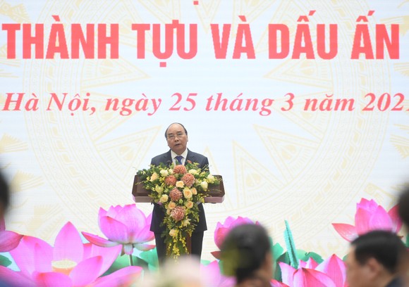 Thủ tướng Nguyễn Xuân Phúc chia sẻ: “5 năm qua là một nhiệm kỳ nhiều cảm xúc, là những năm tháng đáng nhớ nhất của cá nhân tôi đến thời điểm này…”. Ảnh: VGP