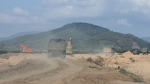 Phú Yên: Doanh nghiệp vi phạm hàng loạt quy định về khai thác cát ảnh 4
