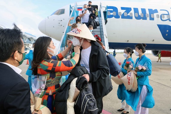 Khánh Hòa đón đoàn du khách hộ chiếu vaccine đến từ Nga ảnh 1
