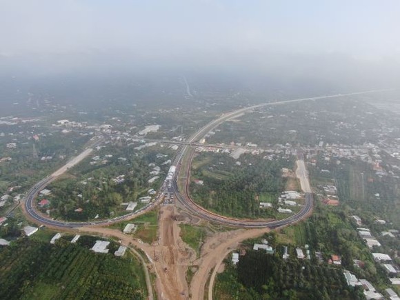 Chủ tịch nước Nguyễn Xuân Phúc dự lễ thông xe kỹ thuật cao tốc Trung Lương - Mỹ Thuận ảnh 7