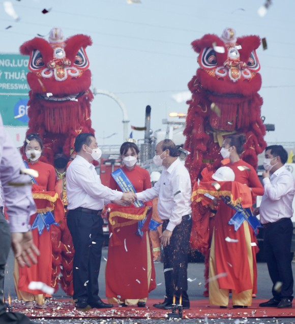 Chủ tịch nước Nguyễn Xuân Phúc dự lễ thông xe kỹ thuật cao tốc Trung Lương - Mỹ Thuận ảnh 4