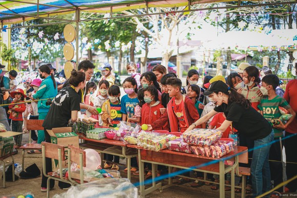 Mang nụ cười đến với trẻ vùng cao ảnh 1