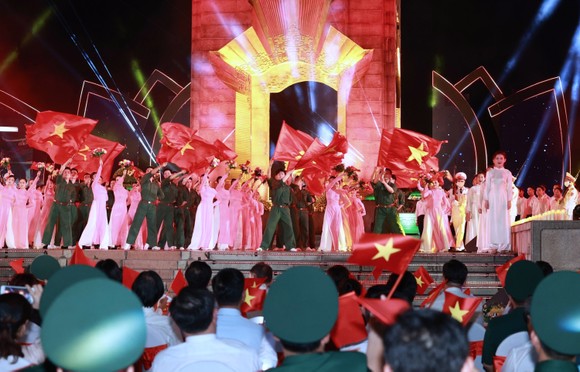 'Khúc tráng ca hòa bình' và đêm tri ân các Anh hùng liệt sĩ ảnh 1