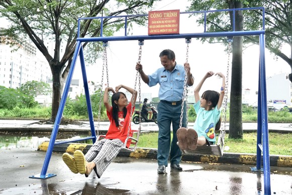 Những bước chân không mỏi ảnh 1