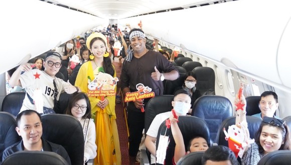 'Chị Hằng' Huỳnh Nguyễn Mai Phương bất ngờ vui Tết Trung Thu trên chuyến bay Vietjet ảnh 14