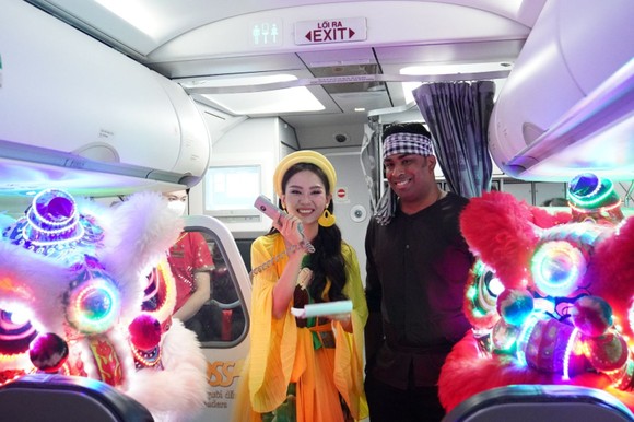 'Chị Hằng' Huỳnh Nguyễn Mai Phương bất ngờ vui Tết Trung Thu trên chuyến bay Vietjet ảnh 7