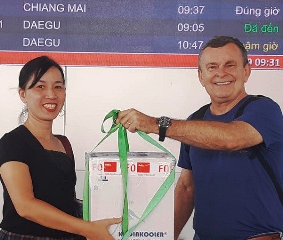 Tặng 10 giác mạc của người Mỹ để ghép cho bệnh nhân Việt Nam ảnh 1