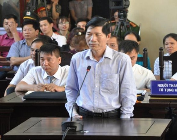 Lĩnh án tù, cựu Phó Giám đốc Bệnh viện tỉnh Hòa Bình bị khai trừ Đảng  ảnh 1