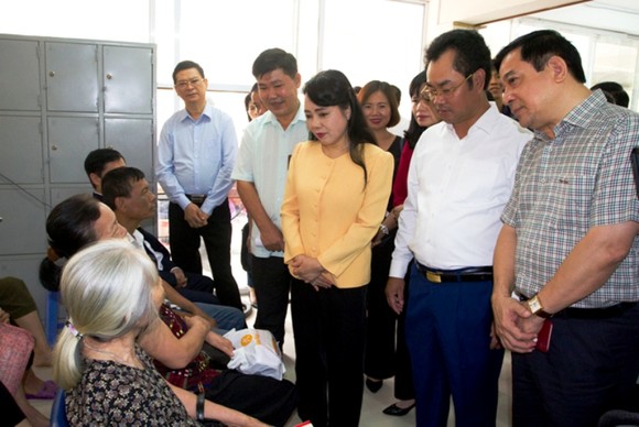 Bộ trưởng Nguyễn Thị Kim Tiến thị sát một số cơ sở y tế tại Thái Nguyên ảnh 1