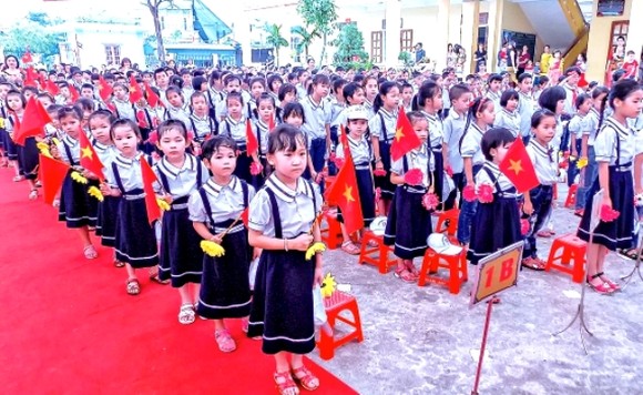 Học phí tiểu học trường công chất lượng cao tại Hà Nội tăng tới 5,5 triệu/tháng  ảnh 1