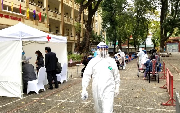 Hà Nội bắt đầu triển khai test nhanh Covid-19 trên diện rộng ảnh 11