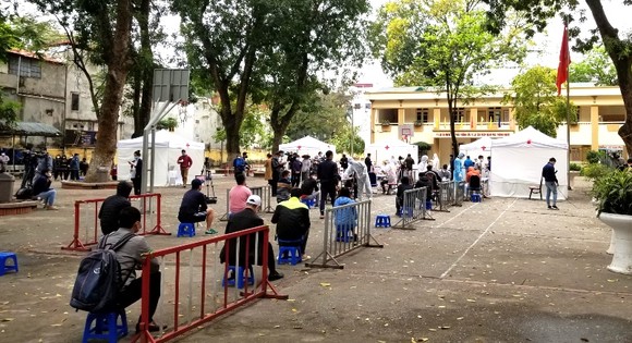 Hà Nội bắt đầu triển khai test nhanh Covid-19 trên diện rộng ảnh 1
