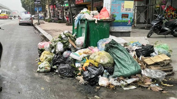 Hà Nội 'ngộp thở' thở vì rác thải: Chính quyền chậm trễ, người dân bức xúc ảnh 3