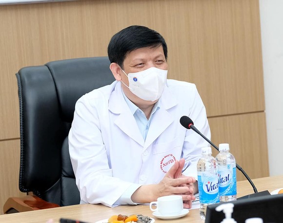 Giao thừa đặc biệt của Bộ trưởng Nguyễn Thanh Long và các y, bác sĩ điều trị bệnh nhân Covid-19 ảnh 3