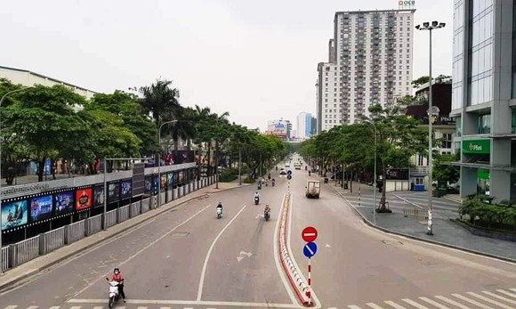 Hà Nội chưa giãn cách toàn thành phố dù dịch Covid-19 đang phức tạp hơn ảnh 1