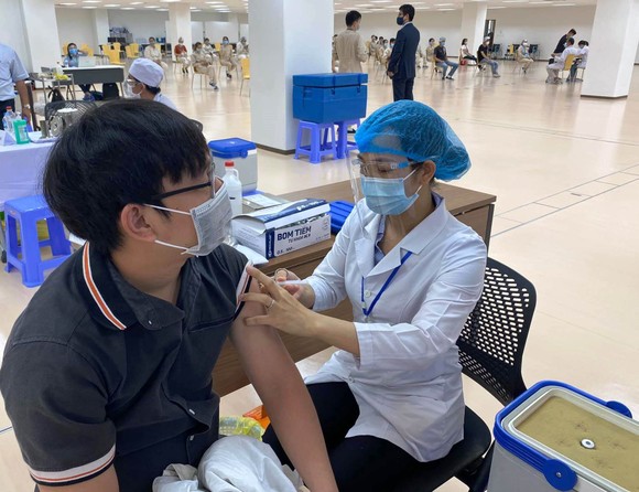 Bộ trưởng Bộ Y tế: Không được phép lãng phí một liều vaccine Covid-19 nào ảnh 2