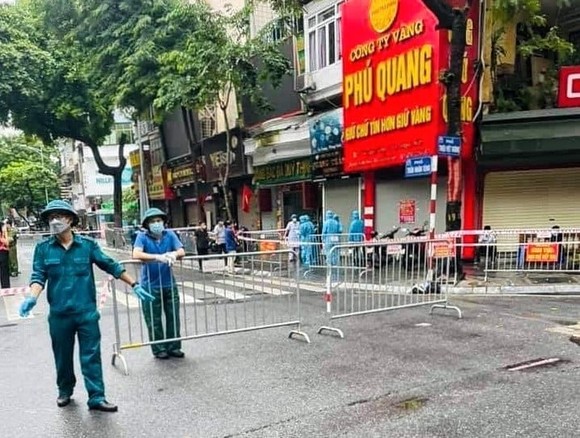 Hà Nội: Hơn 150 người liên quan ca mắc Covid-19 tử vong tại phố Trần Nhân Tông ảnh 1