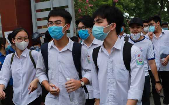 Học sinh lớp 5, 6, 9,10 và 12 của Hà Nội trở lại trường từ ngày 8-11 ảnh 1