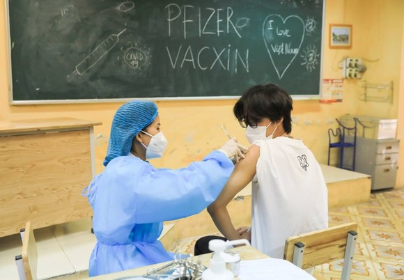 2 lô vaccine Pfizer được tăng hạn thêm 3 tháng sử dụng: Có an toàn? ảnh 1