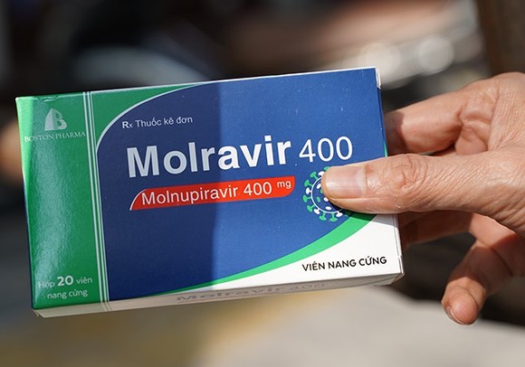 Bộ Y tế đề xuất quy định cởi mở hơn cho người bệnh mua thuốc Molnupiravir ảnh 1