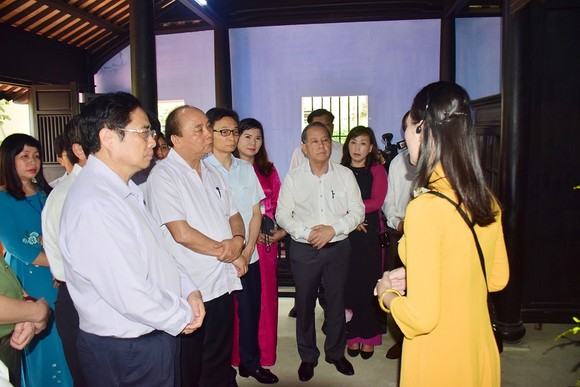 Thủ tướng Nguyễn Xuân Phúc thăm ngôi nhà Bác Hồ tại Huế ảnh 1