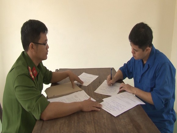 Vụ bác sĩ hiếp dâm nữ điều dưỡng tại Huế: Khởi tố Lê Quang Huy Phương tội bắt giữ người trái phép ảnh 1