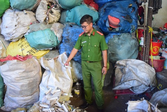 9 bao tải rác thải y tế bị phát hiện 