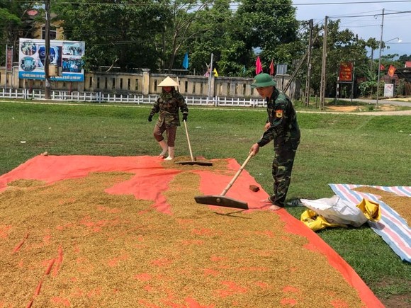 Phó Thủ tướng Trịnh Đình Dũng chỉ đạo công tác ứng phó bão số 5 tại Thừa Thiên - Huế ảnh 11