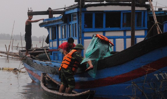 5 người thương vong trước khi bão số 13 đổ bộ ảnh 2