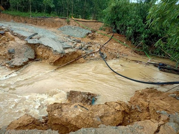 Thừa Thiên – Huế: Tìm kiếm 12 người đi rừng mất liên lạc từ trước bão số 5 ảnh 2