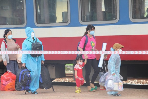 600 người dân từ TPHCM về Huế bằng chuyến tàu miễn phí ảnh 3
