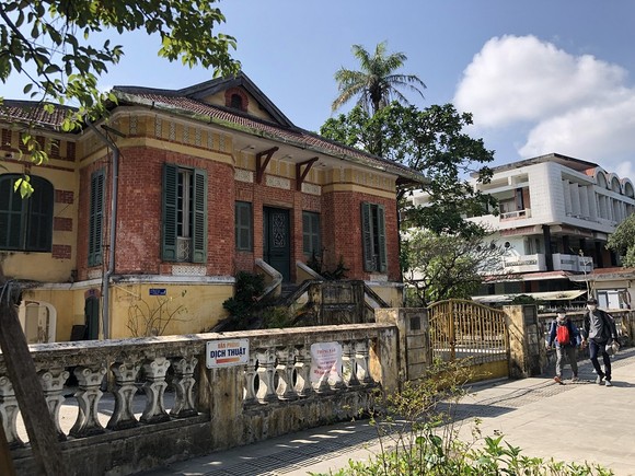 Nghiên cứu phương án di dời biệt thự kiến trúc Pháp thuộc ra sát sông Hương ảnh 1
