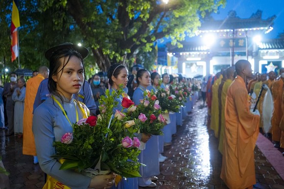 Trang nghiêm lễ chính thức Đại lễ Phật đản PL.2566 tại chùa Từ Đàm ảnh 5