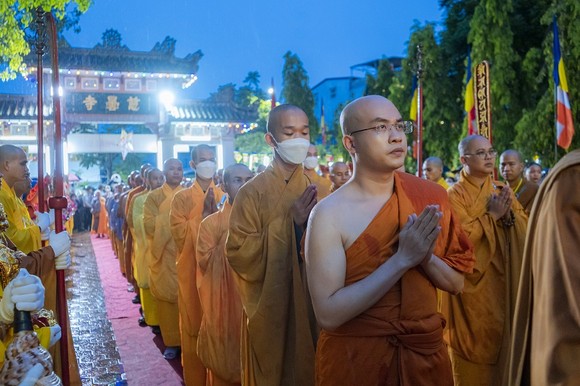 Trang nghiêm lễ chính thức Đại lễ Phật đản PL.2566 tại chùa Từ Đàm ảnh 9