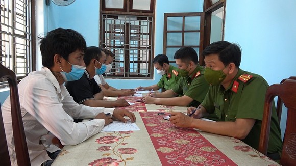 Xác định 14 đối tượng 'xin đểu' ở nghĩa trang TP Huế ảnh 1