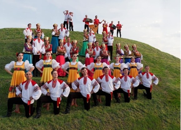 Đoàn ca múa nhạc dân gian Belogorie thuộc Nhà hát Belgorod (Nga) tham dự tuần lễ Festival