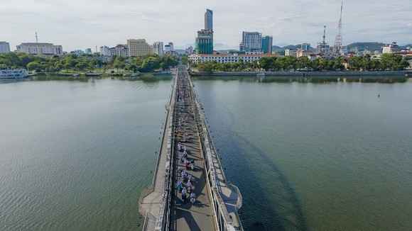 Diễu hành xe máy cổ quảng bá điểm đến và các sản phẩm du lịch ở Thừa Thiên - Huế ảnh 3