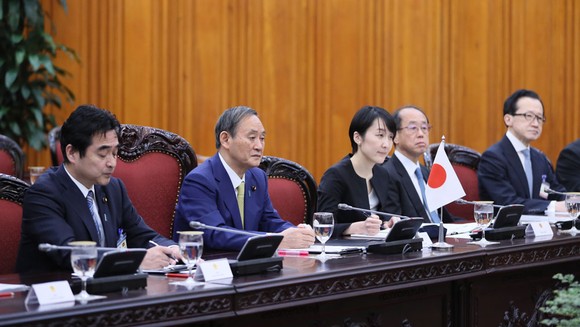 Thủ tướng Nhật Bản bắt đầu chuyến thăm chính thức Việt Nam ảnh 6
