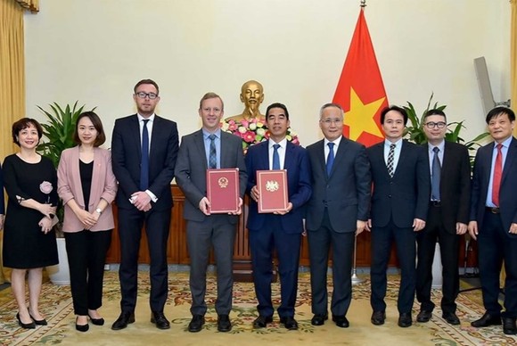 Lễ trao đổi công hàm Hiệp định thương mại tự do giữa Việt Nam và Vương quốc Anh diễn ra ngày 26-3, tại trụ sở Bộ Ngoại giao Việt Nam. Ảnh: Bộ Ngoại giao
