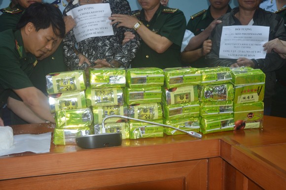 CLIP NÓNG: Phá chuyên án “khủng” bắt giữ 52 bánh heroin và 25kg ma túy đá ảnh 2