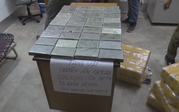 CLIP: Chặt đứt đường dây vận chuyển 600.000 viên ma túy và 36 bánh heroin từ Lào về Việt Nam ảnh 3