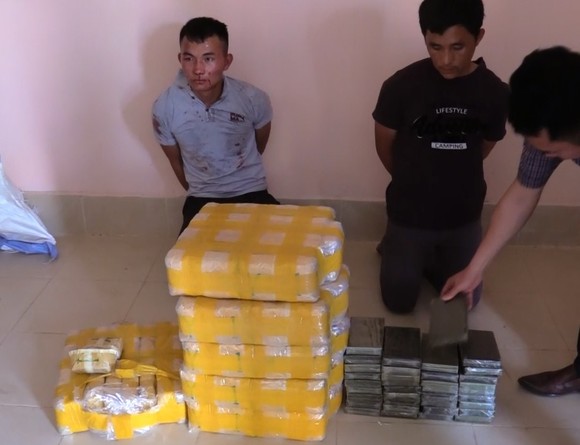 CLIP: Chặt đứt đường dây vận chuyển 600.000 viên ma túy và 36 bánh heroin từ Lào về Việt Nam ảnh 6