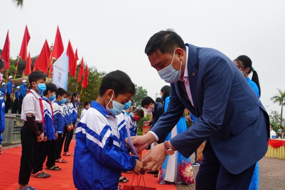 Ra quân Tháng thanh niên và Tết trồng cây “Đời đời nhớ ơn Bác Hồ” ảnh 9