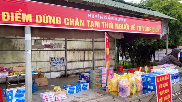 Hà Tĩnh: Huyện Cẩm Xuyên lập điểm hỗ trợ người dân về từ các tỉnh phía Nam ảnh 2